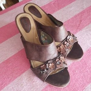 Fossil leather wedges